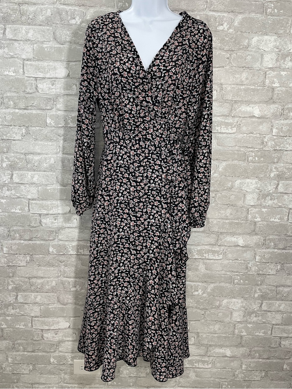 Pretty Garden wrap Long-Sleeve Black Midi Dress with Pink Floral Print
